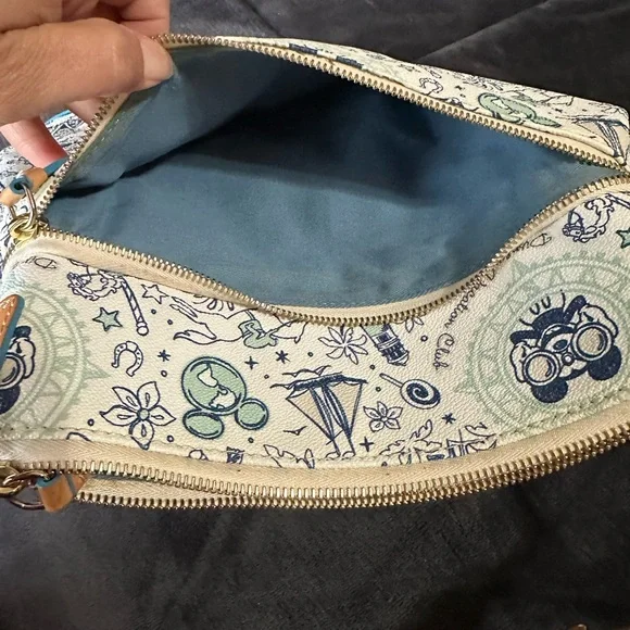 Dooney & Bourke Disney Vacation Club 2016 Crossbody Bag VGUC - Picture 5 of 5